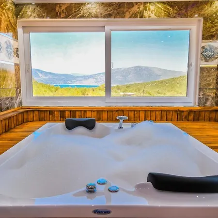 Harika Deniz Ve Doga Manzarali Villa Mert Kaş